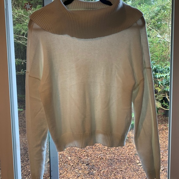 Too - Picture 2 of 4